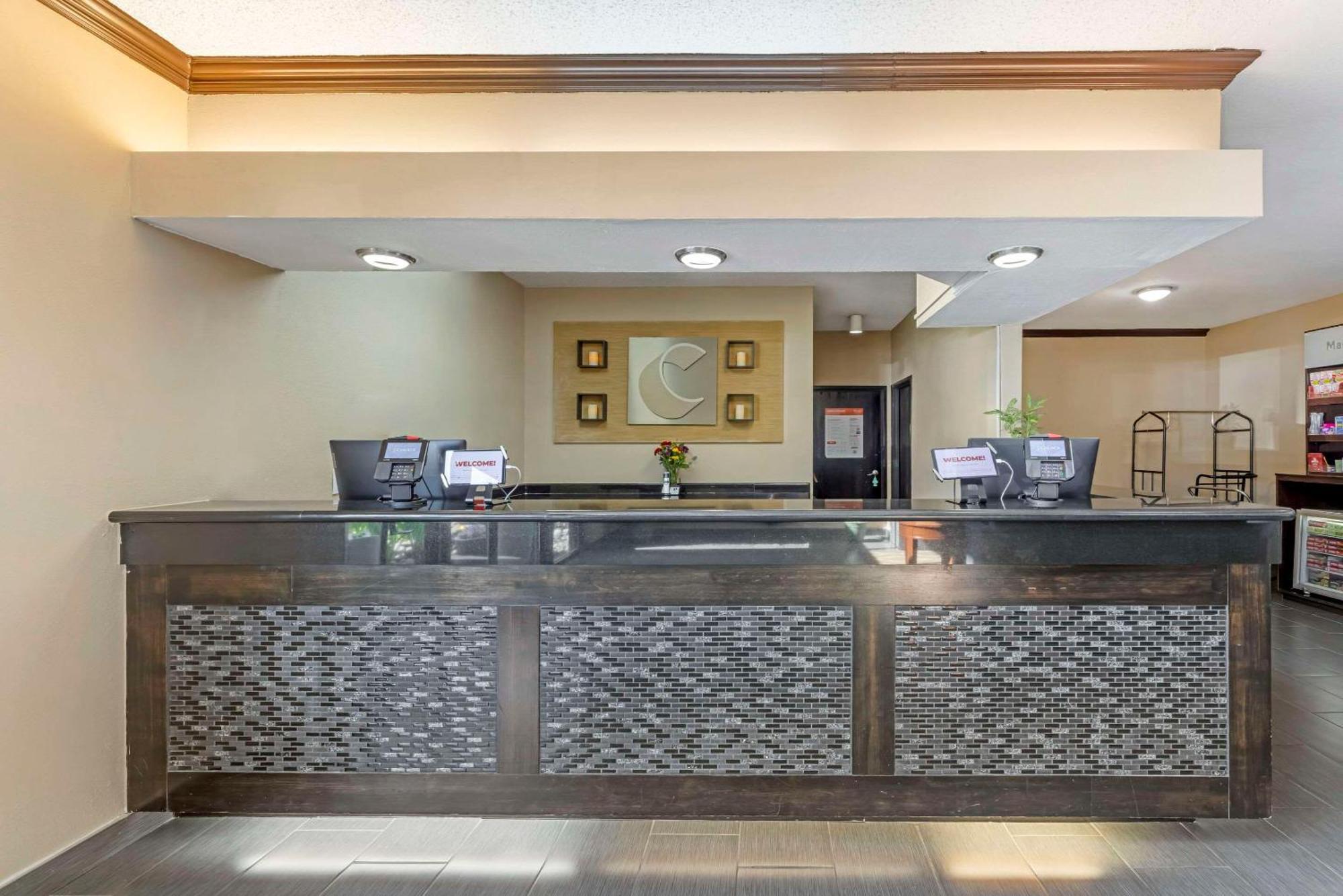 Comfort Suites Near Vancouver Mall Eksteriør billede